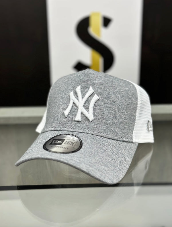 NEW ERA YANKEES/GRIS/TRUCKER AJUSTABLE